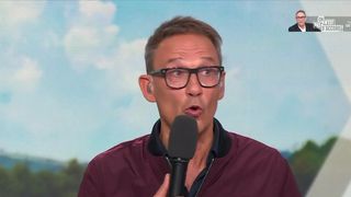 "Sinon j'envoie le nom de vos dealers..." : Julien Courbet se fait menacer par un artisan en plein direct de "Ça peut vous arriver" sur M6