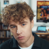 "Nous devons nous adapter pour parler au jeune public" : TF1 s'associe avec l'influenceur Gaspard G pour des podcasts vidéo en vue de la présidentielle 2027