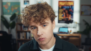 "Nous devons nous adapter pour parler au jeune public" : TF1 s'associe avec l'influenceur Gaspard G pour des podcasts vidéo en vue de la présidentielle 2027