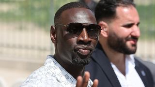 "Nous regrettons le déferlement médiatique pris par cette affaire" : La SNCF dément une information de "Valeurs actuelles" à propos d'Omar Sy