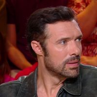 “C’est important le consentement” : Échanges tendus entre Paul de Saint Sernin et Nicolas Bedos dans “Quelle époque !” sur France 2