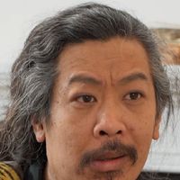 "Sa famille nous a autorisé" : Karine Le Marchand en dit plus sur la présence de Bun Hay Mean dans le documentaire "Les nouveaux Français" sur M6