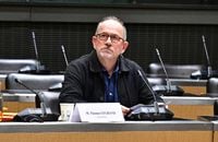 "A CNews, ce n'est pas possible ! Ils sont dans un fantasme. Ils mélangent le journaliste, l'éditorialiste et le polémiste !" : Thomas Legrand dézingue la chaîne de Pascal Praud et Laurence Ferrari dans "C ce soir" sur France 5