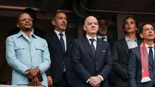 Pourquoi Youri Djorkaeff est-il autant visible en tribune pendant les matchs de la Coupe du monde 2026 ?