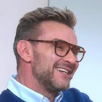 "Un steward ch'ti et gay a forcément des choses à raconter" : Comment Jeanfi Janssens a intégré "Les Grosses Têtes" de RTL