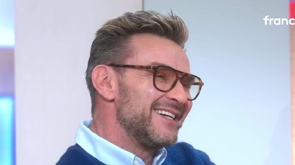 "Un steward ch'ti et gay a forcément des choses à raconter" : Comment Jeanfi Janssens a intégré "Les Grosses Têtes" de RTL