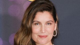 TF1 et Netflix adaptent en mini-série un best-seller de Ken Follett avec Laetitia Casta