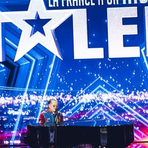 ANTOINE DELIE (chant), finaliste de "La France a un incroyable talent".