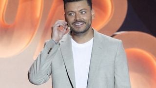 "C'est toujours un peu effrayant pour eux" : Pourquoi Kev Adams a connu des difficultés pour attirer des humoristes célèbres dans "L’humour à la plage 2" sur TF1
