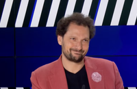 Éric Antoine répond à ceux qui reprochent à "La France a un incroyable talent" de mettre en avant trop d'artistes étrangers.