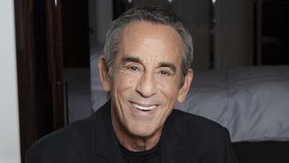 Mort de Thierry Ardisson : Les ventes de "L'homme en noir", dernier livre de l'animateur, multipliées par deux en l'espace de 10 jours