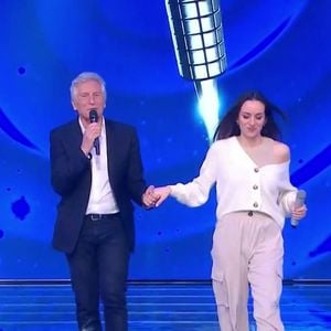 Nagui et la maestro Sandy dans "N'oubliez pas les paroles !" sur France 2.