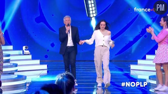Nagui et la maestro Sandy dans "N'oubliez pas les paroles !" sur France 2.