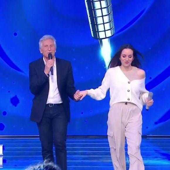 Nagui et la maestro Sandy dans "N'oubliez pas les paroles !" sur France 2.