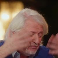"C'est bidon, vous n'arrêtez pas de m'attaquer sur ce truc-là !" : Echange tendu entre Patrick Sébastien et Tristan Waleckx dans "Complément d'enquête"