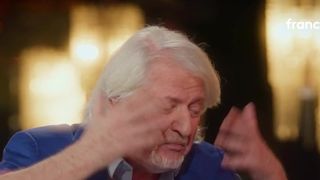 "C'est bidon, vous n'arrêtez pas de m'attaquer sur ce truc-là !" : Echange tendu entre Patrick Sébastien et Tristan Waleckx dans "Complément d'enquête"