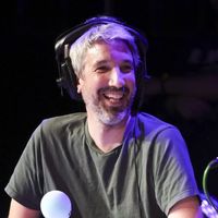 "CNews, premier sur l'analyse de poils" : Guillaume Meurice se paye Pascal Praud sur l'affaire Merwane Benlazar