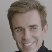 "Je voulais confronter leurs regards, vingt ans après mon coming-out" : Jean-Baptiste Marteau évoque son homosexualité avec sa mère et sa grand-mère dans son documentaire sur France 5