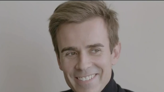 "Je voulais confronter leurs regards, vingt ans après mon coming-out" : Jean-Baptiste Marteau évoque son homosexualité avec sa mère et sa grand-mère dans son documentaire sur France 5