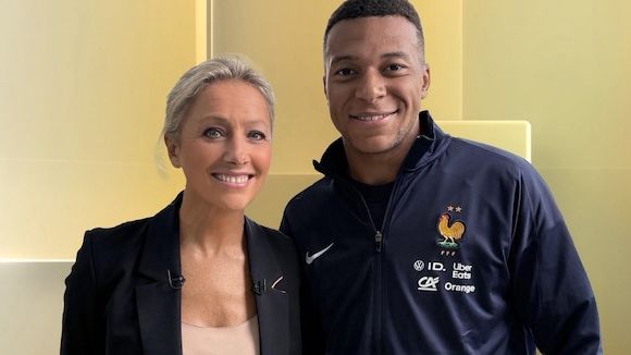 Le premier invité d'Anne-Sophie Lapix pour son interview du dimanche soir sur M6 sera… Kylian Mbappé