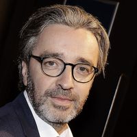 "J'ai demandé aux équipes d'être particulièrement à l'écoute" : Pierre-Antoine Capton, producteur de "C à vous", réagit aux critiques rapportant "une atmosphère de travail désagréable" en coulisses