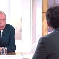“Des affirmations qui sont fausses” : En direct sur France 5, François Bayrou s’agace après l’édito d’un chroniqueur de “C à vous”