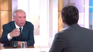 “Des affirmations qui sont fausses” : En direct sur France 5, François Bayrou s’agace après l’édito d’un chroniqueur de “C à vous”