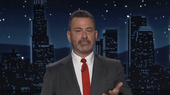 "Je pleure déjà, je suis désolé" : Jimmy Kimmel conclut "une année difficile" par des sanglots dans son late-show