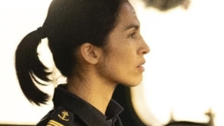 "Aucun contrôle artistique, aucune demande" : Comment Prime Video et M6 ont réussi à tourner la série "Le Charles" sur le porte-avions Charles de Gaulle