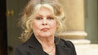 "Je ne sais pas quel est l'imbécile qui a lancé cette fake news" : Annoncée morte par l'influenceur Aqababe, Brigitte Bardot dément son décès