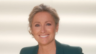 "Ça ne me surprend pas" : Anne-Sophie Lapix revient sur les premiers pas critiqués de Léa Salamé au "20 Heures" de France 2