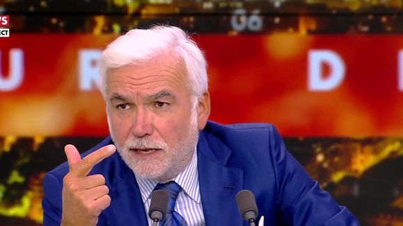 "On les obsède" : Sur CNews, Pascal Praud étrille "Quotidien", "France Inter" et plusieurs autres médias