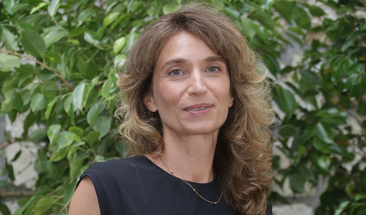 "Jusqu’à la fin, j’ai sué : Fanny Herrero révèle "la contrainte" que Netflix lui a imposé pour le film "Dix pour cent"