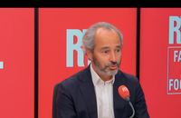Cyril Hanouna dans "Tout beau, tout n9uf" sur W9.