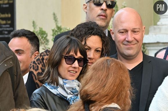 Alexia Laroche-Joubert, Julie et Christophe Mercy - Sorties des obsèques de Loana Petrucciani dans la cathédrale Sainte-Réparate à Nice le 10 avril 2026. L'ancienne star de téléréalité a été retrouvée morte dans son appartement niçois par les autorités, le 25 mars dernier. © Bruno Bebert/Bestimage