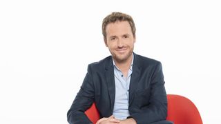 "Vivement la reprise de cette information par CNews et le JDD" : Un rapport conclut que Gérard Depardieu a bien sexualisé une fillette, Tristan Waleckx ("Complément d'enquête") réagit