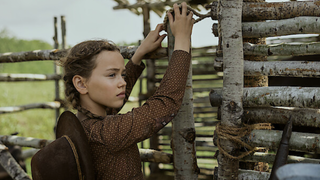 Audiences Netflix : Le remake de "La petite maison dans la prairie" a-t-il réussi à détrôner la série phénomène "Sur tes traces" ?