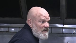 "Tout ce que je vois me fait peur" : Philippe Etchebest voit rouge en découvrant l'état de la cuisine d'Antonio dans "Cauchemar en cuisine"
