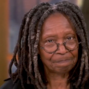 Whoopi Goldberg, presque en larmes, dans "The View" sur ABC.