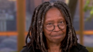 "Vous avez du sang sur les mains" : Furieuse, Whoopi Goldberg interpelle l'administration de Donald Trump en direct à la télévision américaine