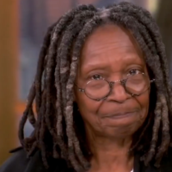 Whoopi Goldberg, presque en larmes, dans "The View" sur ABC.