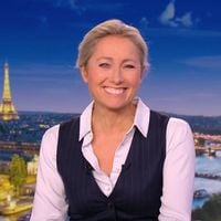 "Pardon…" : Anne-Sophie Lapix prise d'un fou rire en direct dans le "20 Heures" de France 2 après une transition délicate