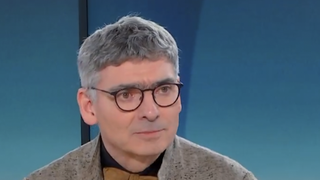 Pierre Ouzoulias pris de vomissements en direct : Le sénateur va porter plainte contre l’un des journalistes de "Frontières"