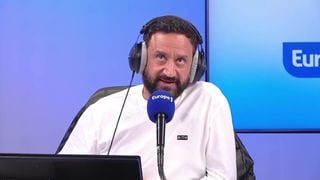 Jean-Michel Aphatie épingle Cyril Hanouna qui a donné la parole sur Europe 1 à un ancien député européen proche de Philippe de Villiers et du RN, sans clairement le présenter