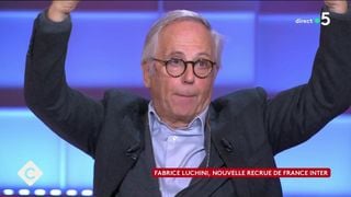 "Je voulais arrêter au bout d'un mois" : Fabrice Luchini révèle avoir songé à quitter France Inter à cause d'"une idée préconçue"