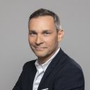 Franceinfo passe sur le canal 16 de la TNT : Loïc de La Mornais décroche le 21h/23h à la place de Julien Benedetto