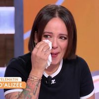 "Quand j’étais petite, c’était dur" : Alizée fond en larmes dans "Télématin" en revoyant une archive de son enfance