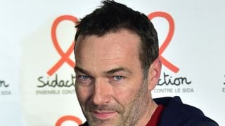 "Les assurances sont encore en cours d’expertise" : Marc-Emmanuel (ex-TF1) donne de ses nouvelles deux mois après l’incendie qui a ravagé son chalet dans les Alpes