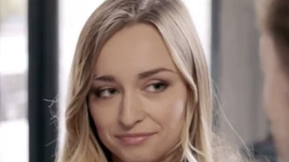 "Ils n'ont pas pu m'attendre" : Emma Smet quitte "Demain nous appartient" sur TF1 et explique les raisons