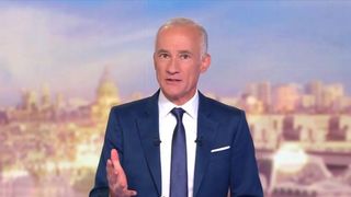 Audiences access 20h : Dans le match des "20 Heures", Gilles Bouleau frôle son plus mauvais score de la saison sur TF1, Léa Salamé à peine au-dessus des 3,5 millions sur France 2